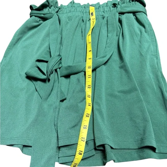 LulaRoe women’s size extra small green skort with belt and side pockets. - Picture 4 of 6